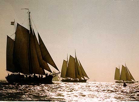 Segelschiffe/Großsegler  Traditional Sailing Charter