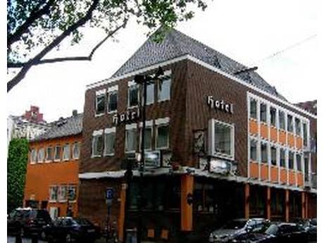 Hostel Am Rheinauhafen  und GreenBar