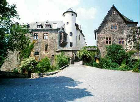 Jugendburg Neuerburg - Herberge mit Flair  im Deutsch-Luxemburgischen Naturpark