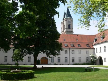 Benediktinerabtei Niederaltaich  Tagungs- und Gästehaus St. Pirmin