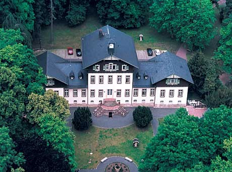 Jugendherberge Schloß Sinnershausen GmbH