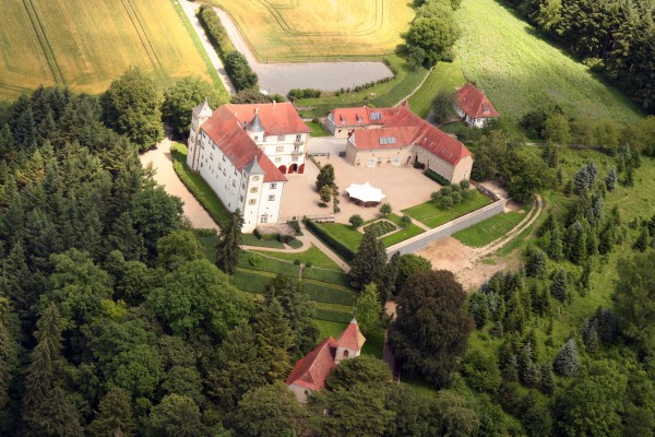 Schloß Neuhaus mieten für Hochzeiten, Events, Konferenzen